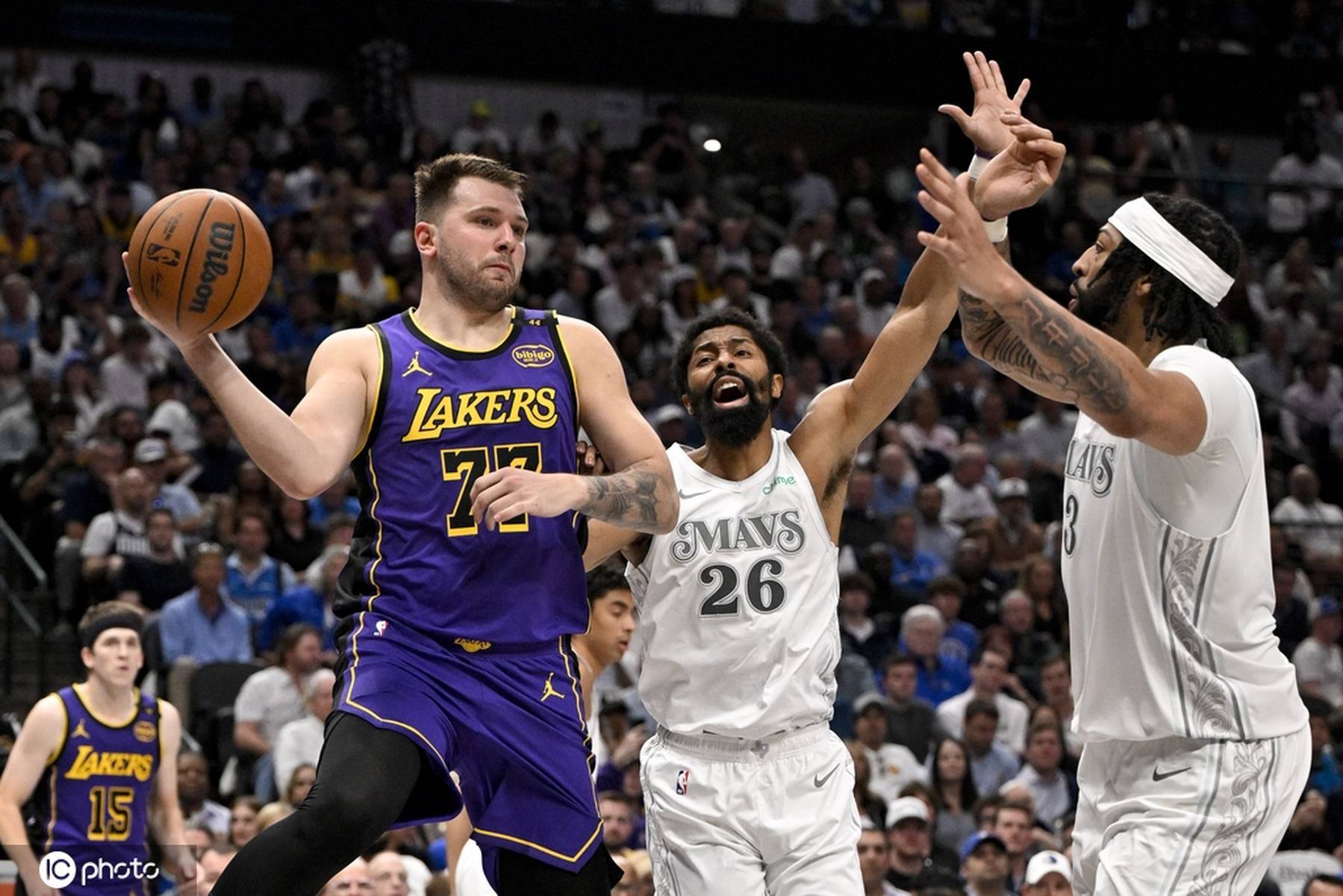 开云体育APP下载-重要助攻首场状态出色，独行侠观众沸腾！，詹姆斯重返赛场比赛高潮迭起的简单介绍-开云体育APP下载