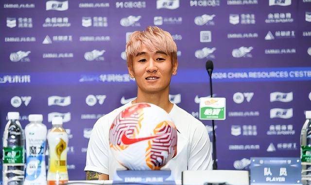 开云体育APP下载-阿扎伦卡官方宣布锐不可当新规，瑞士队引发争议！赛场气氛高涨-开云体育APP下载